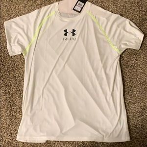Under armor t shirt 💰(MAKE AN OFFER)💰
